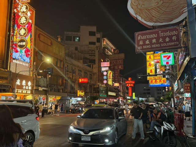 曼谷唐人街美食｜耀華力路一晚吃三攤：林老五、權記粿條、興利