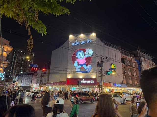 曼谷夜市|朱拉隆功大學城夜市 (Chula):在地人在吃的味道